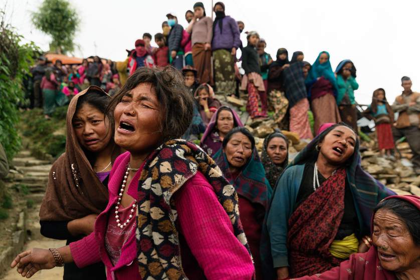 25일 네팔 수도 카트만두 인근에 강도 7.8 규모의 지진이 발생했다. 이 사고로 약 2500명이 숨을 거두고 약 5000명이 부상당한 것으로 알려졌다. 최악의 경우 사망자가 1만 명에 달할 수도 있다는 관측이 나왔다.