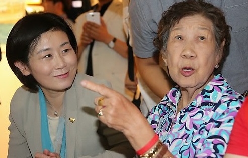김희정 장관, 2014년 8월 15일, 일본군 위안부 주제 뮤지컬 ‘꽃신’ 관람
